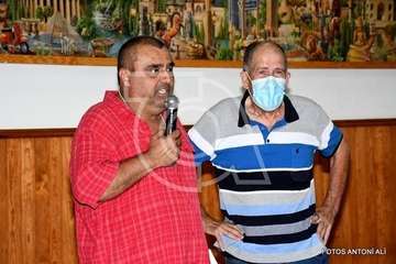 Presentanción en la sede del colectivo vecinal de Jiámar del puzzle más grande del mundo, montado por Tomás Torres/Antonio Alí.